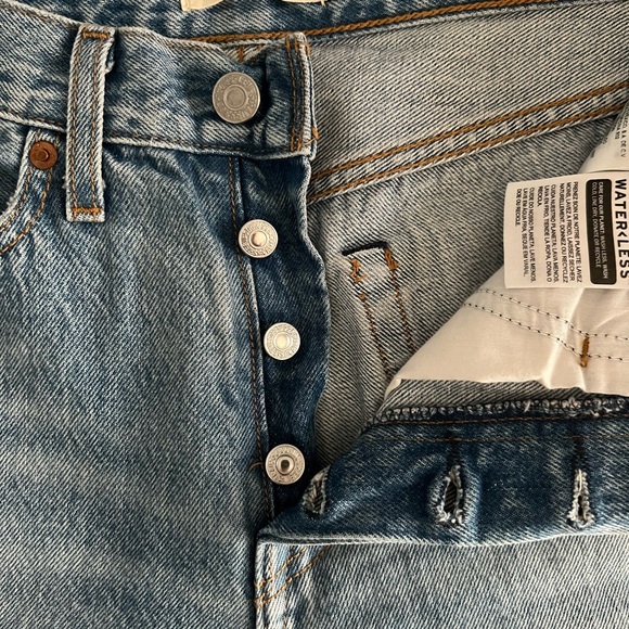 Levi’s Wedgie Straight Fit Light Wash Distressed Jeans - Size 26 W and 26 L - Picture 5 of 6